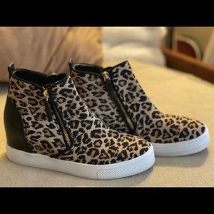 Steve Madden Wedge Hightop Sneaker, size 10